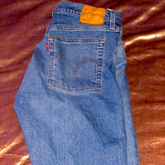 Levi’s dark wash jeans - Picture 3 of 5